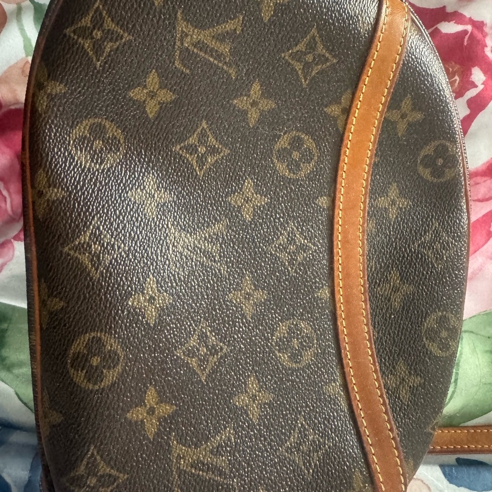 Louis Vuitton Monogram Crossbody Bag in Brown and Tan - Picture 2 of 16